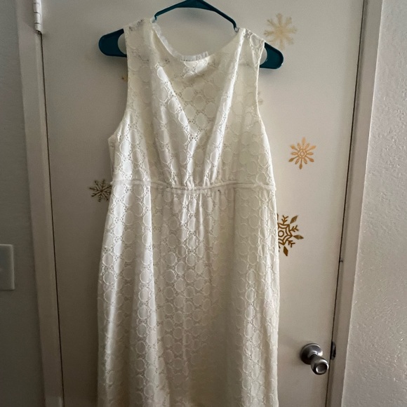 White dress - Picture 2 of 3